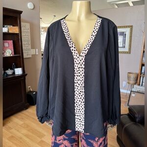 Boutique black & white long full sleeves Vneck blouse-size XL